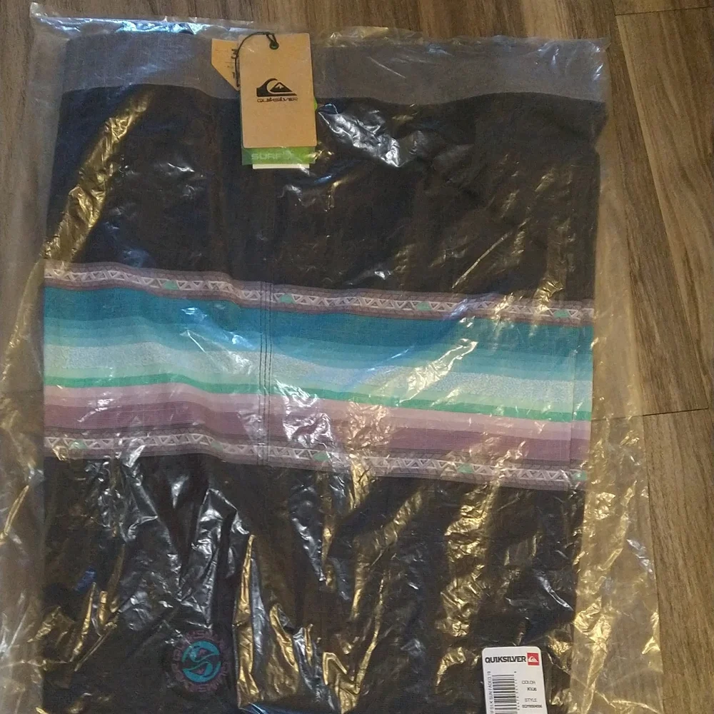 NEW Quiksilver shorts summer swim Boardshorts Men 33